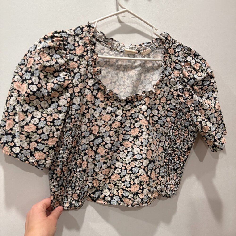 Levi's Puffy Sleeve Partially Smocked Cropped Blouse